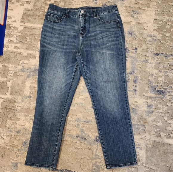 Chico's SO SLIMMING Girlfriend Slim Leg Ankle Jeans. Size 10P - Picture 13 of 16